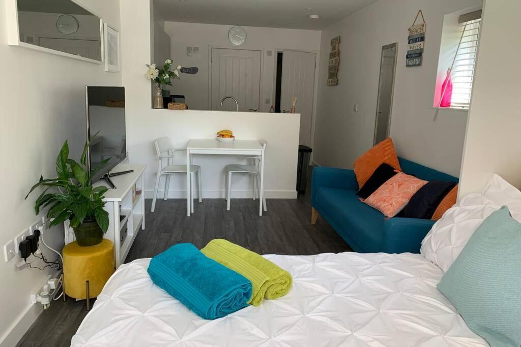 Bournemouth Nr Town Beach Train Coach Shops Lovely Entire Apartment Allows Quiet Good Dogs Екстер'єр фото