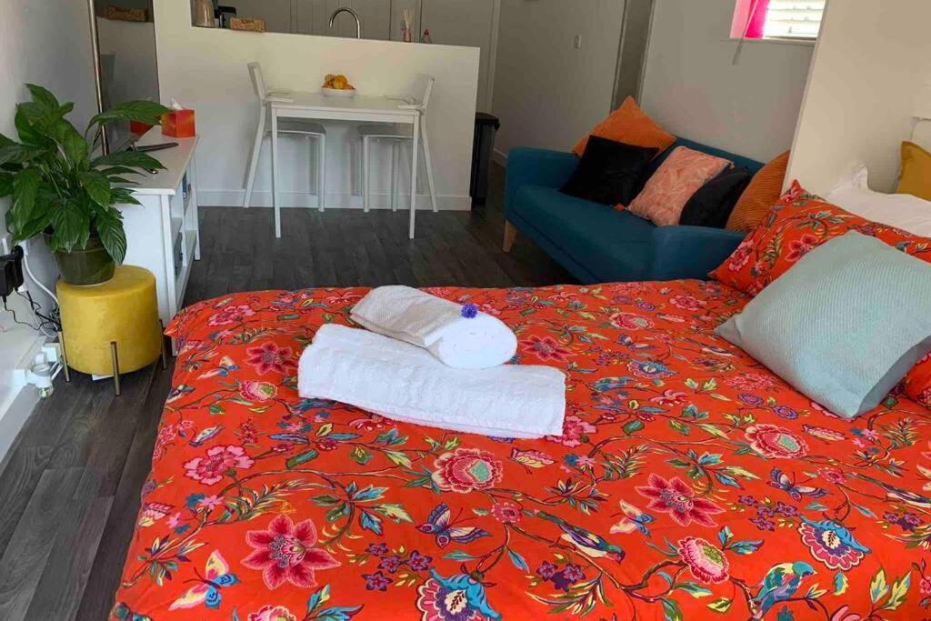 Bournemouth Nr Town Beach Train Coach Shops Lovely Entire Apartment Allows Quiet Good Dogs Екстер'єр фото