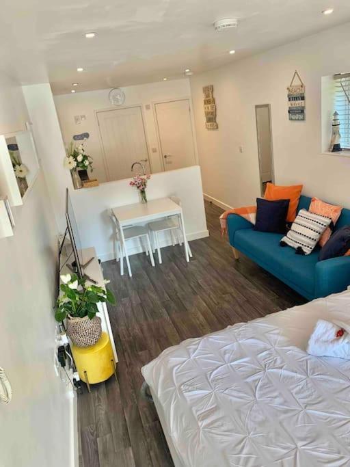 Bournemouth Nr Town Beach Train Coach Shops Lovely Entire Apartment Allows Quiet Good Dogs Екстер'єр фото