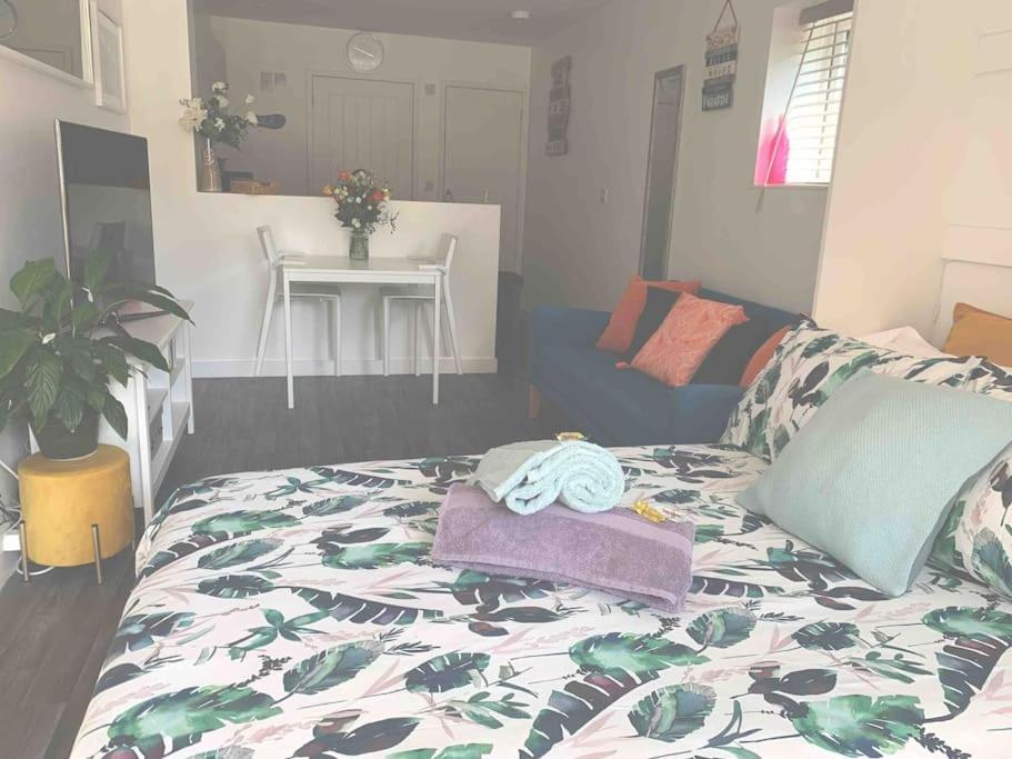 Bournemouth Nr Town Beach Train Coach Shops Lovely Entire Apartment Allows Quiet Good Dogs Екстер'єр фото